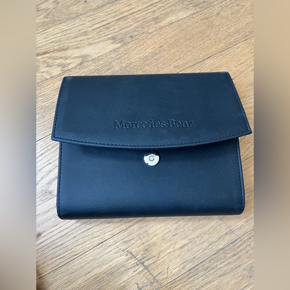 Mercedes Benz Operators Manual/Book and Case - Picture 2 of 16